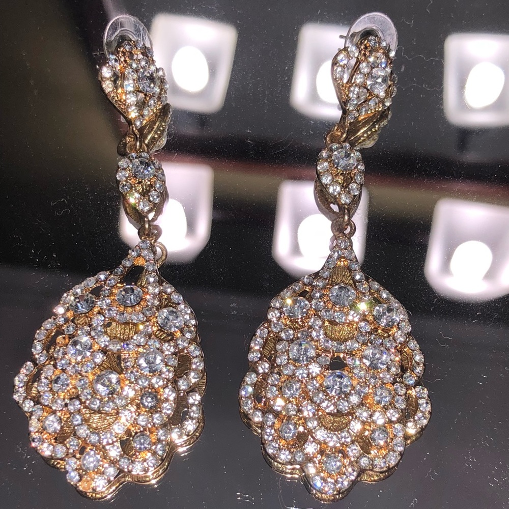 Gorgeous earrings Wedding/Prom/ Special Event